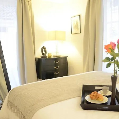 Luxury In The Golden Triangle - * Paris
